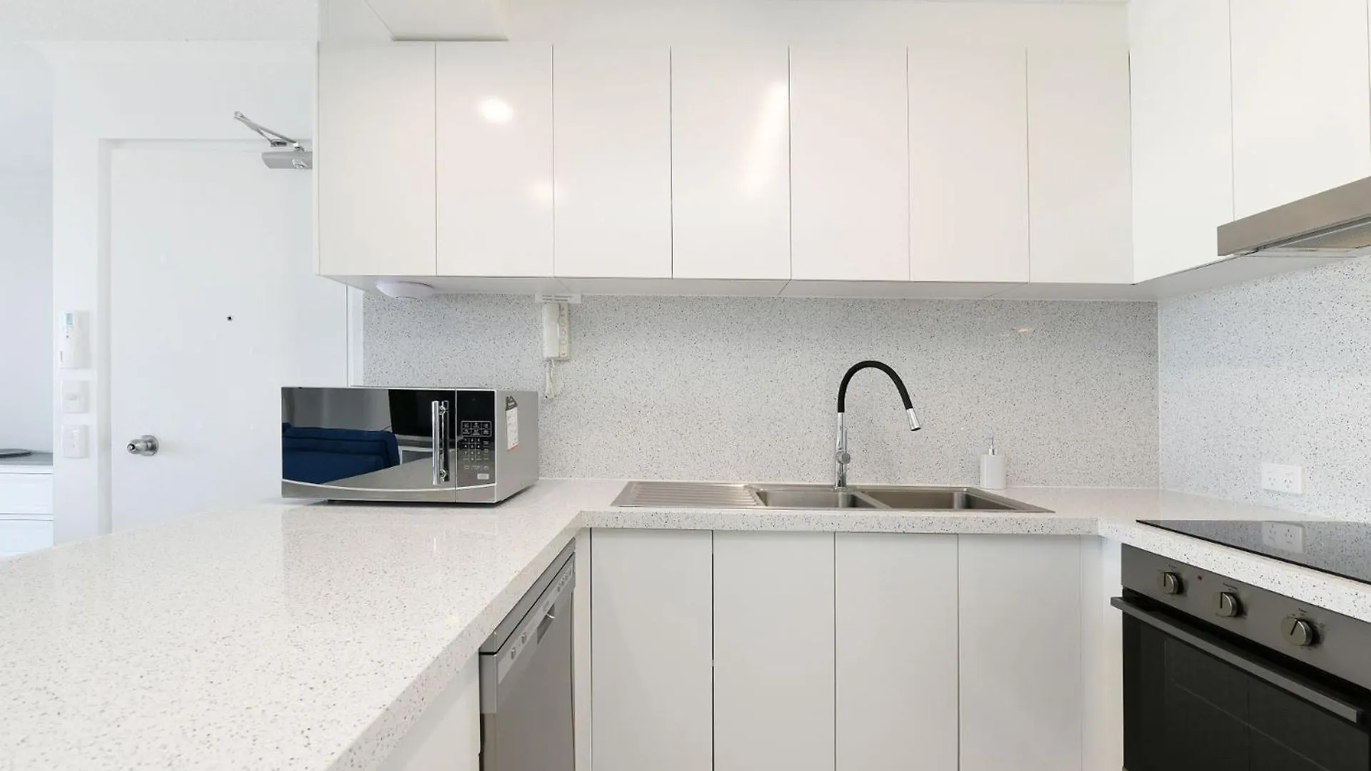 Lindomare Unit 16, 11 Orvieto Tce, Kings Beach カラウンドラ