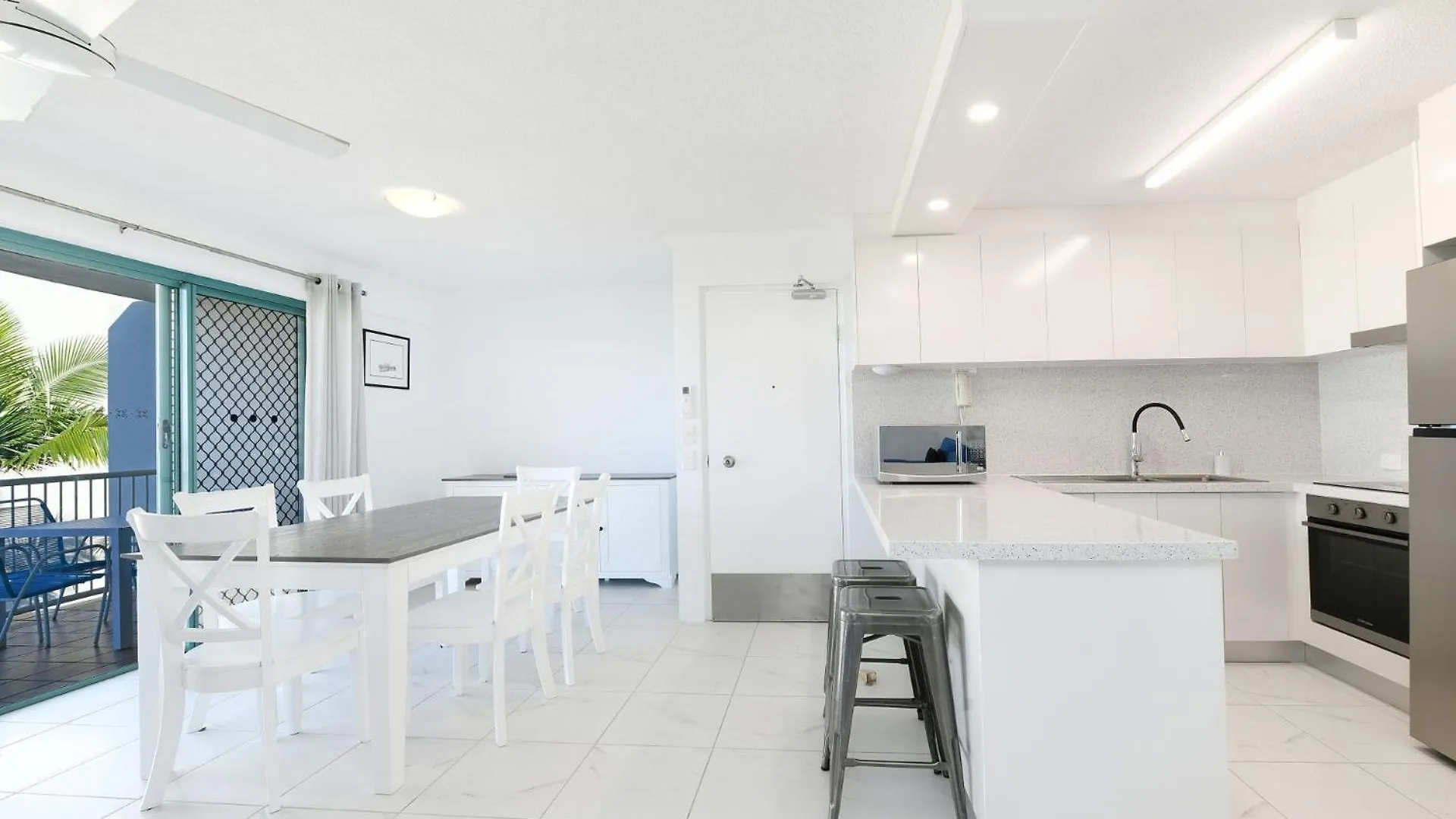 Lindomare Unit 16, 11 Orvieto Tce, Kings Beach Caloundra Apartman